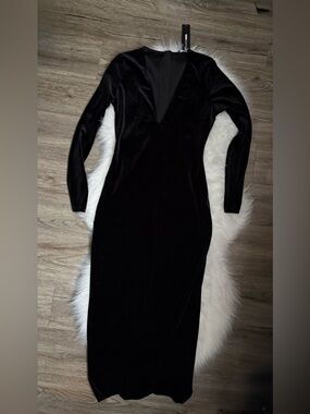 Fashion Nova Elegant Black Long-Sleeve Velvet Dress